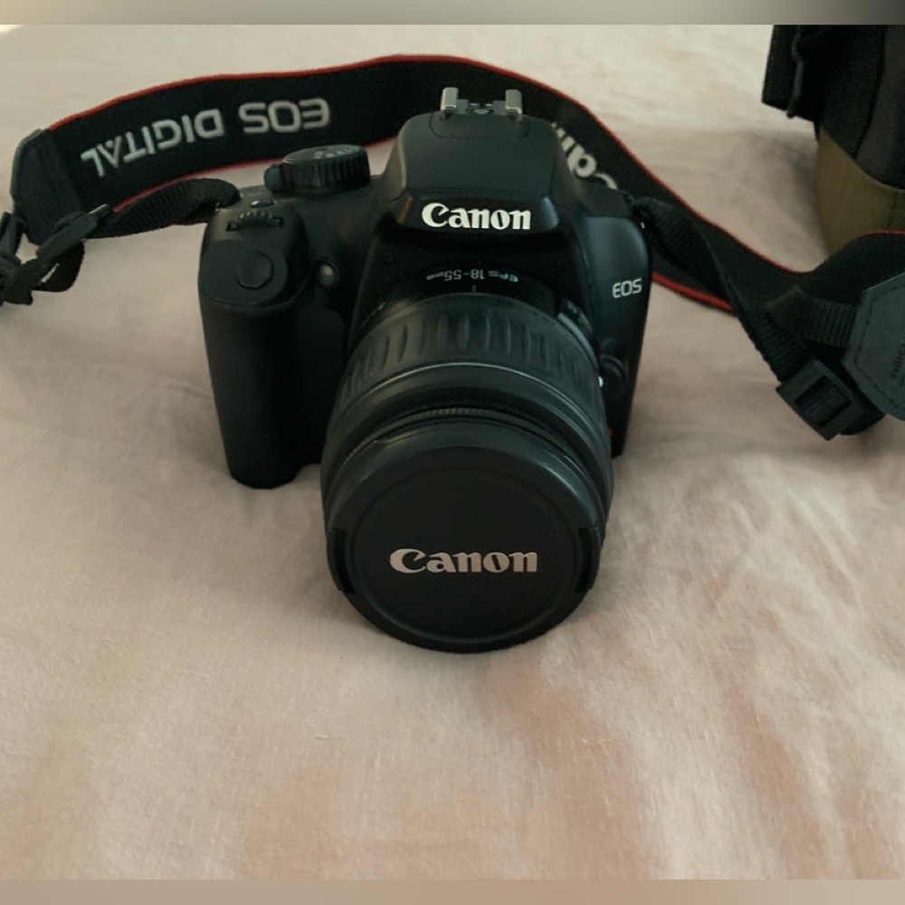 Cannon camera with bag and battery